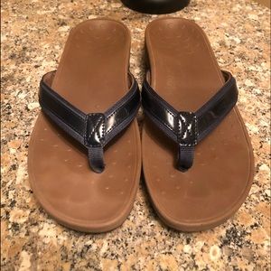 Vionic high tide platforms sandals